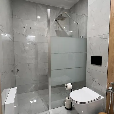 New Black Warszawa Parking Free *