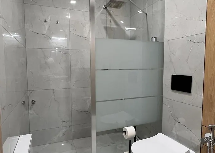 New Black Warszawa Parking Free *